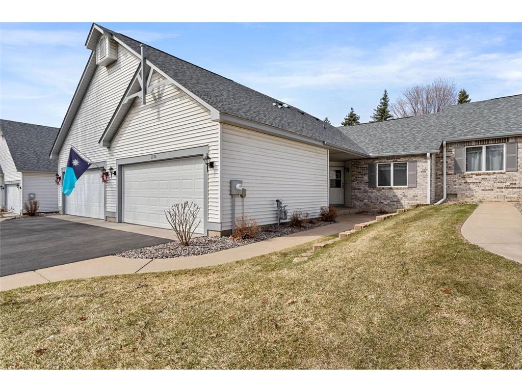 2720 Lake Court Drive #103 Mounds View MN 55112 7047574 image1