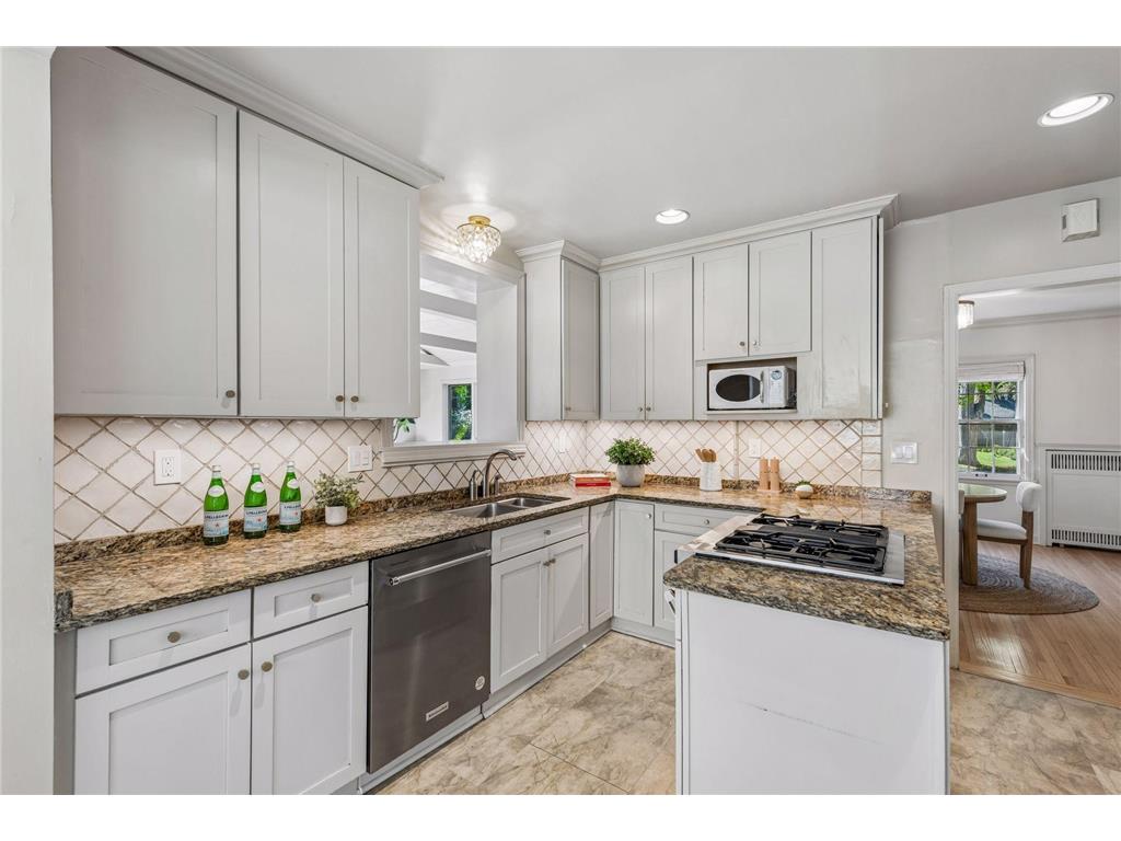 2720 Sunset Boulevard Minneapolis MN 55416 7084230 image12
