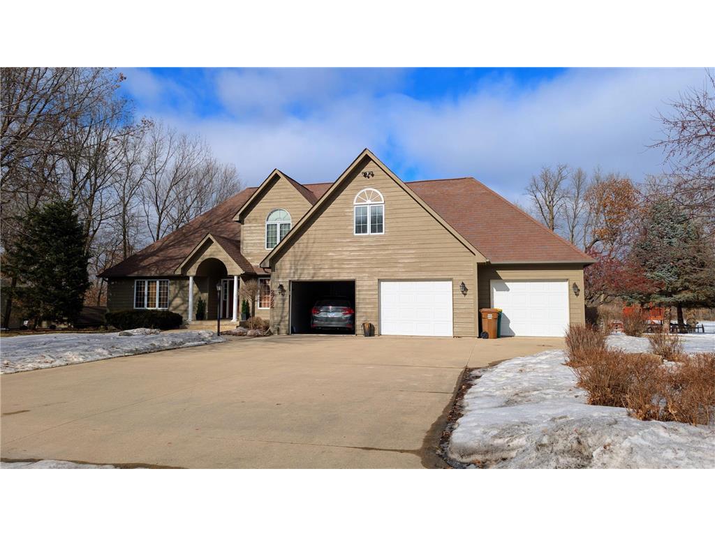 2722 Campus Lane Albert Lea MN 56007 - White 7018651 image1