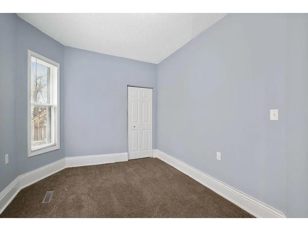 2723 Dupont Avenue N Minneapolis MN 55411 7041608 image17