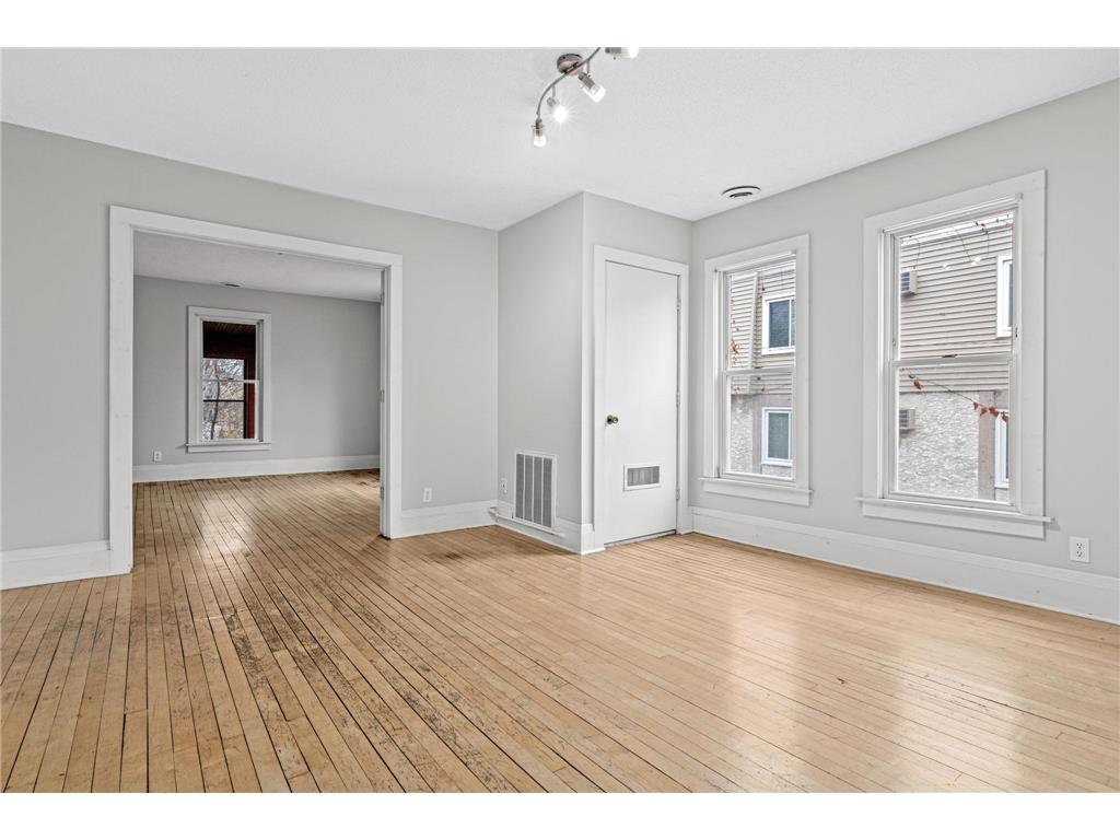 2726 Grand Avenue S Minneapolis MN 55408 7028062 image11