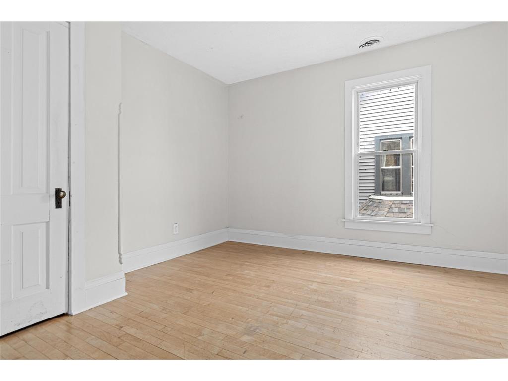 2726 Grand Avenue S Minneapolis MN 55408 7028062 image18