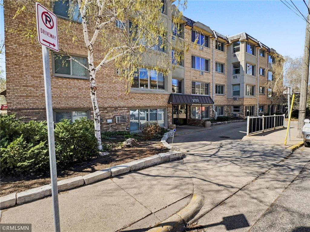 2727 W 43rd Street #408 Minneapolis MN 55410 7062091 image1