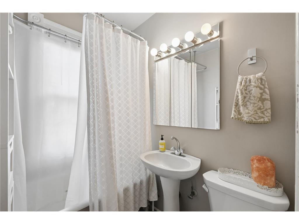 2729 Colfax Avenue S Minneapolis MN 55408 7071473 image24