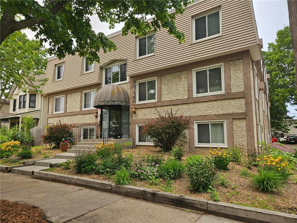 2732 Grand Avenue S #4 Minneapolis MN 55408 6671365 image1