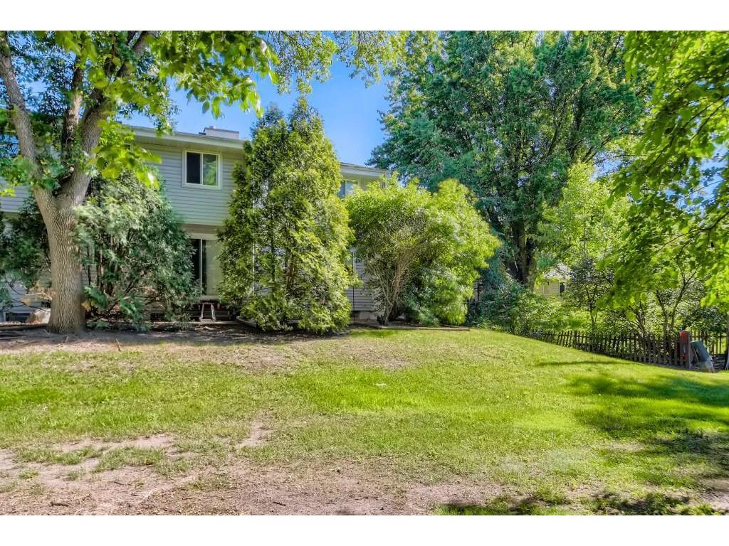 2732 Hawthorne Avenue E, Maplewood, MN 55119 MLS 6122372 Edina Realty