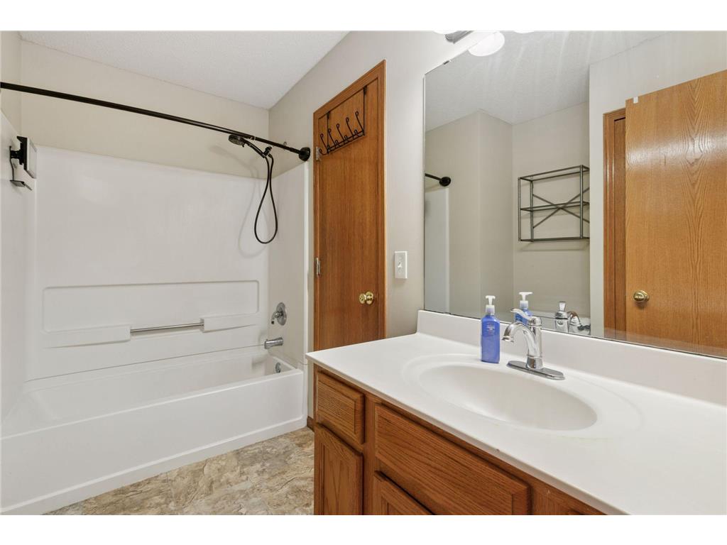 2732 Wagon Wheel Curve Chaska MN 55318 6824769 image17