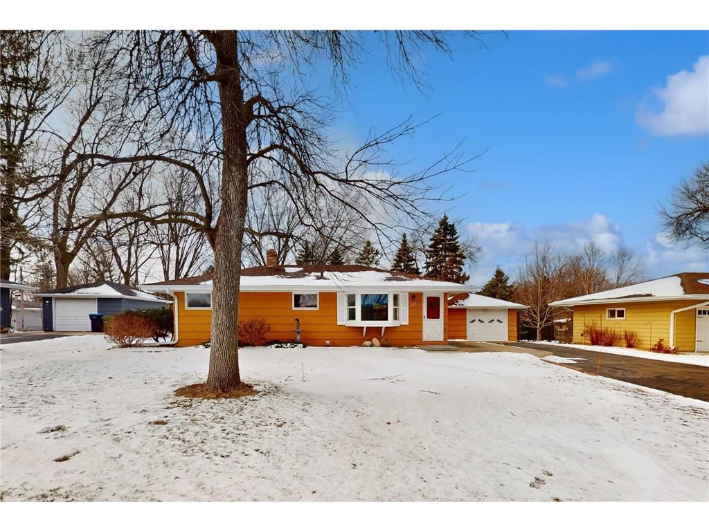 2733 Woodbridge Street Roseville MN 55113 6479359 image1