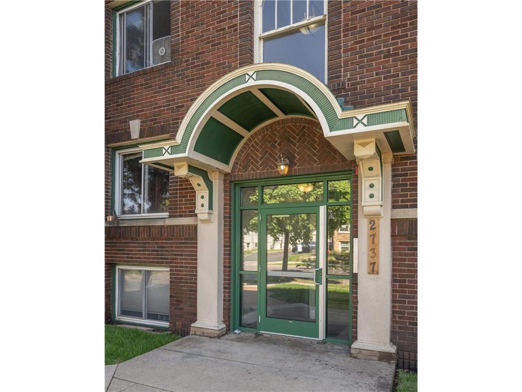 2737 Blaisdell Avenue #2 Minneapolis MN 55408 6685402 image1