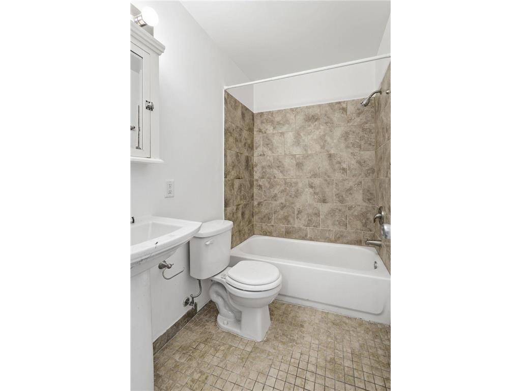 2740 Pleasant Ave #204 Minneapolis MN 55408 7046574 image12