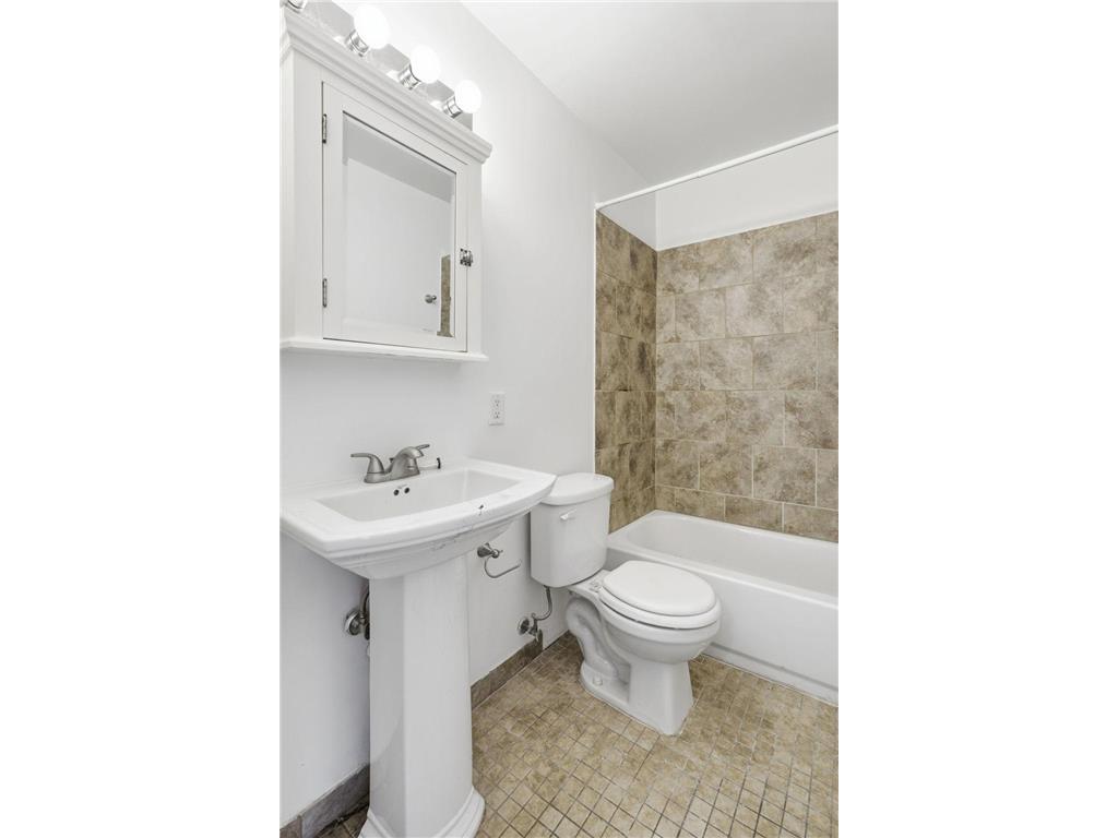 2740 Pleasant Ave #204 Minneapolis MN 55408 7046574 image13