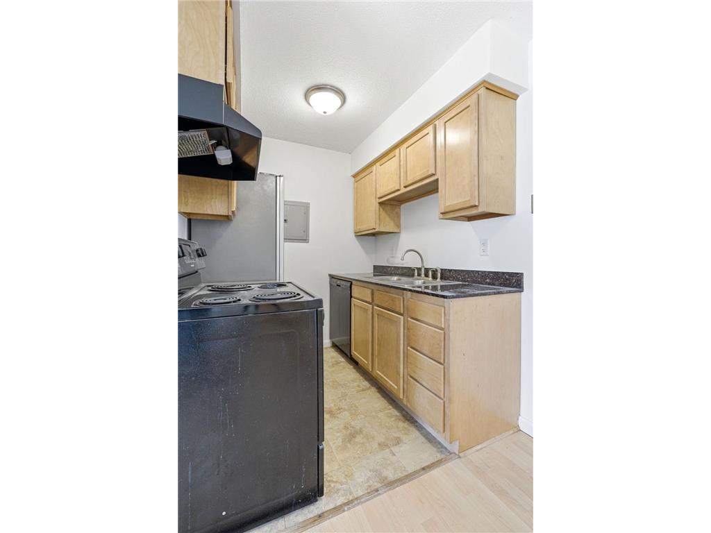2740 Pleasant Ave #204 Minneapolis MN 55408 7046574 image4