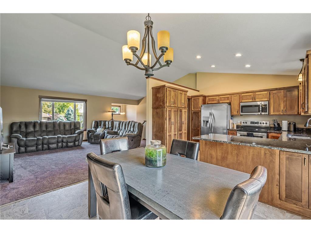 2741 Davis Street S Cambridge MN 55008 6612672 image1