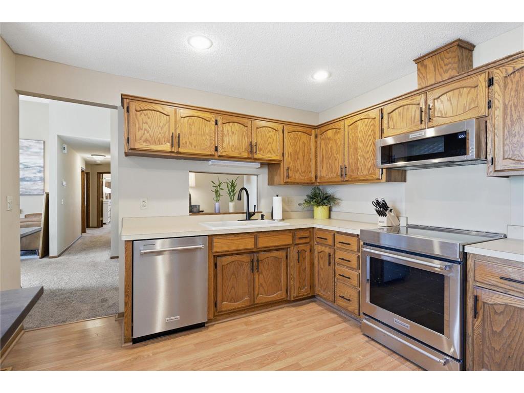 2741 River Hills Drive S Burnsville MN 55337 7048328 image11