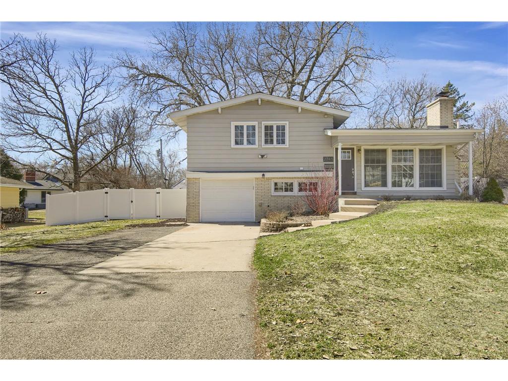 2745 Regent Avenue N Golden Valley MN 55422 6354895 image1