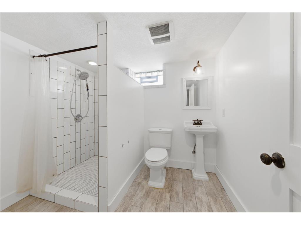 2748 NE Ulysses Street NE Minneapolis MN 55418 7067881 image27