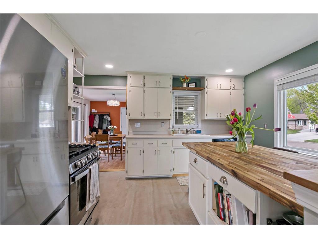 2753 Delaware Avenue North Saint Paul MN 55109 7070700 image20