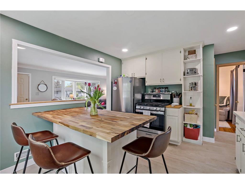 2753 Delaware Avenue North Saint Paul MN 55109 7070700 image23