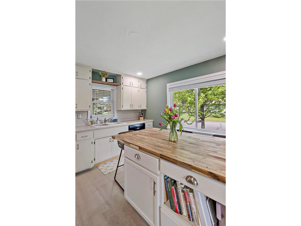 2753 Delaware Avenue North Saint Paul MN 55109 7070700 image37