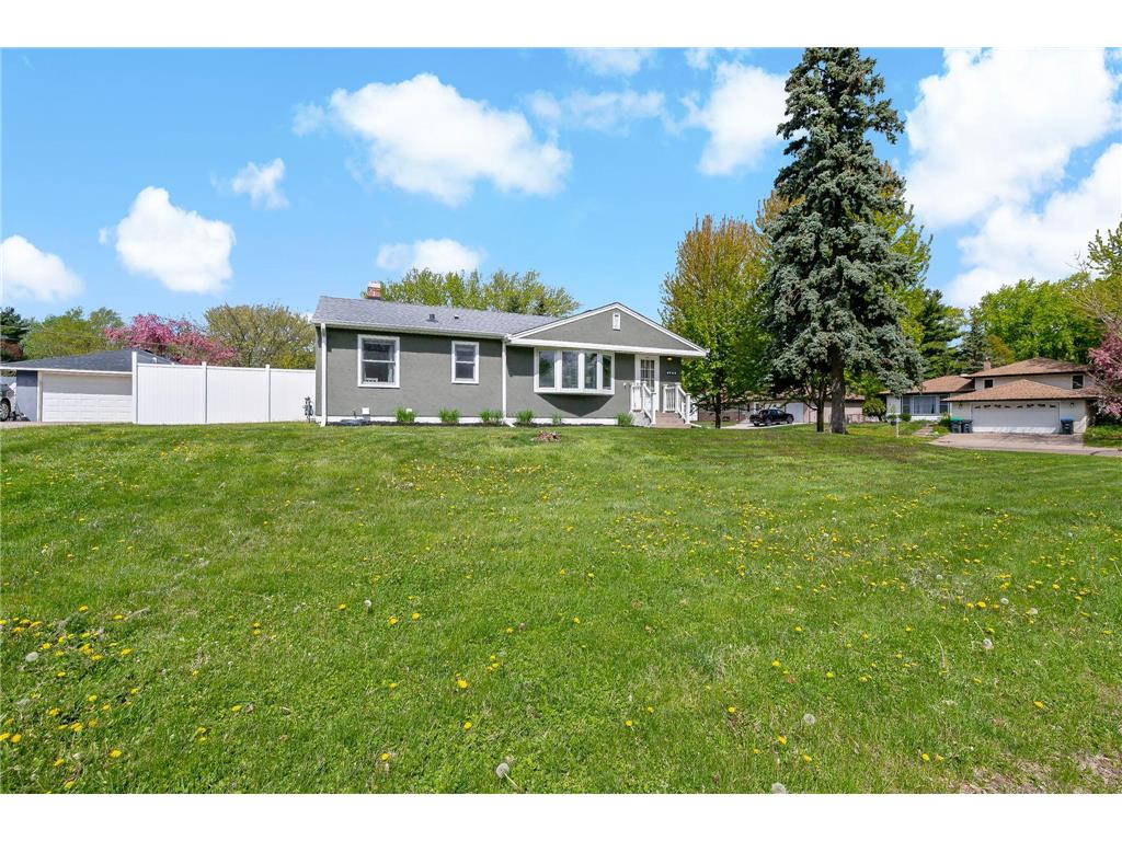 2753 Delaware Avenue North Saint Paul MN 55109 7070700 image4