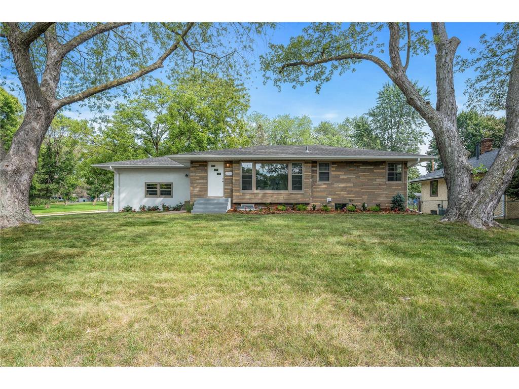 2754 Hamline Avenue N Roseville MN 55113 6422876 image1