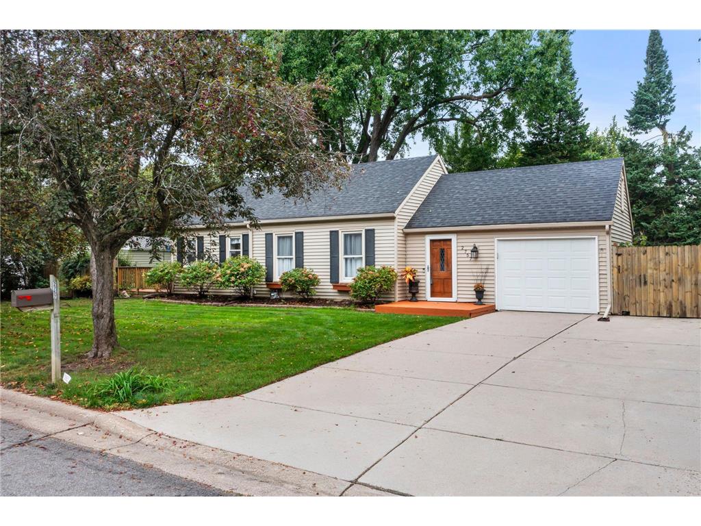 2757 Lakeview Avenue Roseville MN 55113 6788204 image1