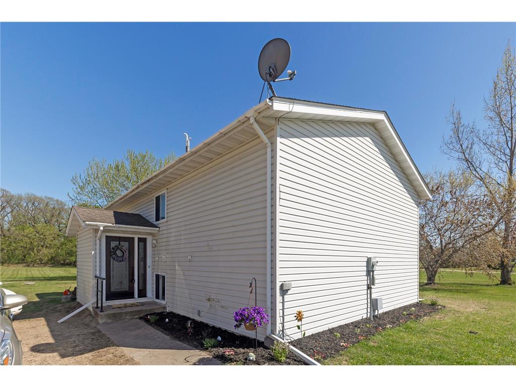 27995 Forest Boulevard Wyoming MN 55092 7041687 image1