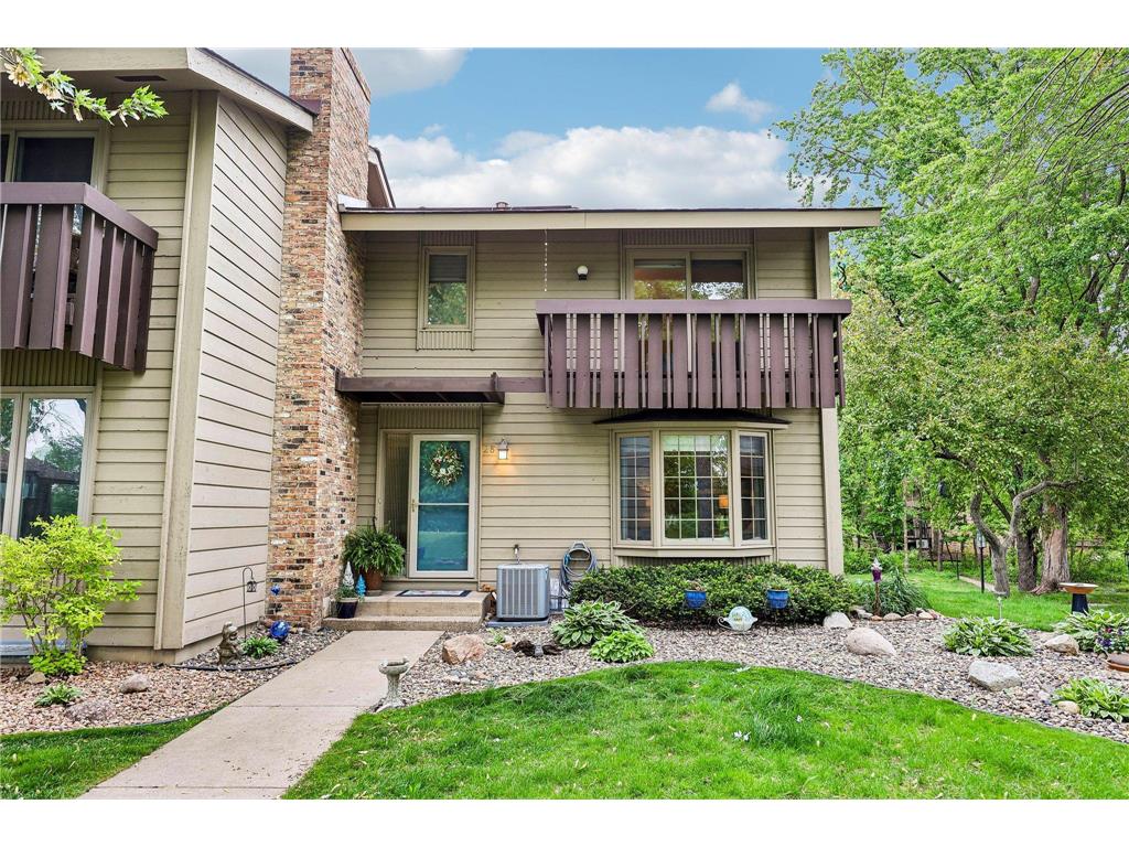 28 Birnamwood Drive Burnsville MN 55337 7075254 image1