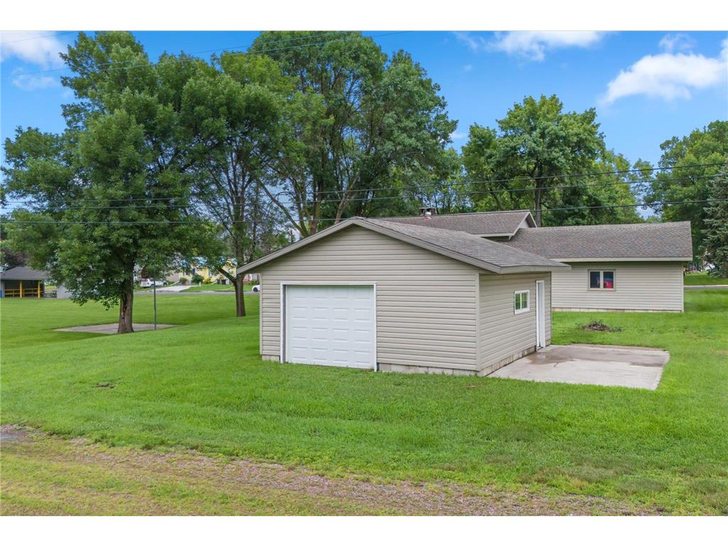 280 Colfax Avenue NE Hector MN 55342 7027543 image23