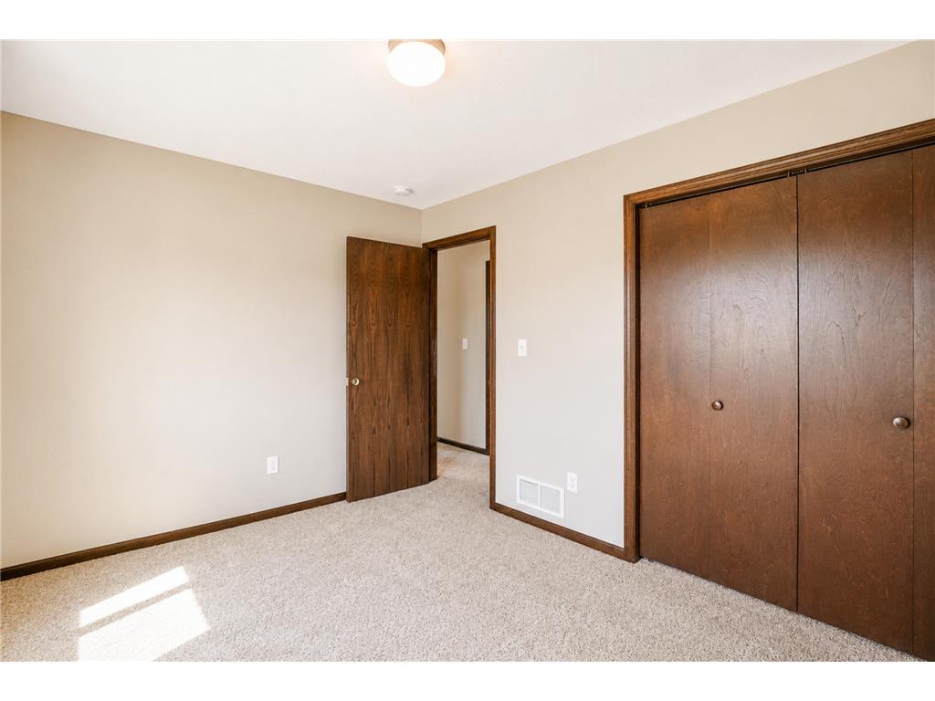 280 Highlands Avenue Zumbrota MN 55992 7077376 image16