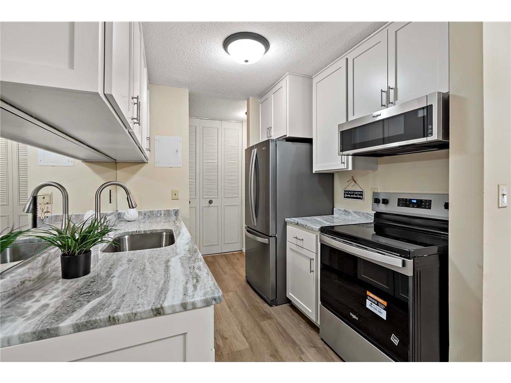 2800 Hamline Avenue N #112 Roseville MN 55113 6821295 image3