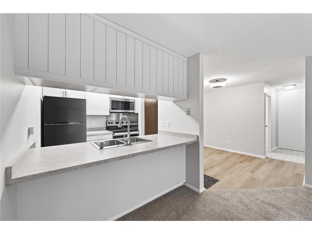 2800 Hamline Avenue N #303 Roseville MN 55113 7024664 image1