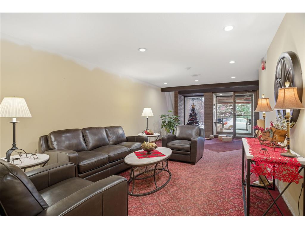 2800 Hamline Avenue N #317 Roseville MN 55113 7001738 image15