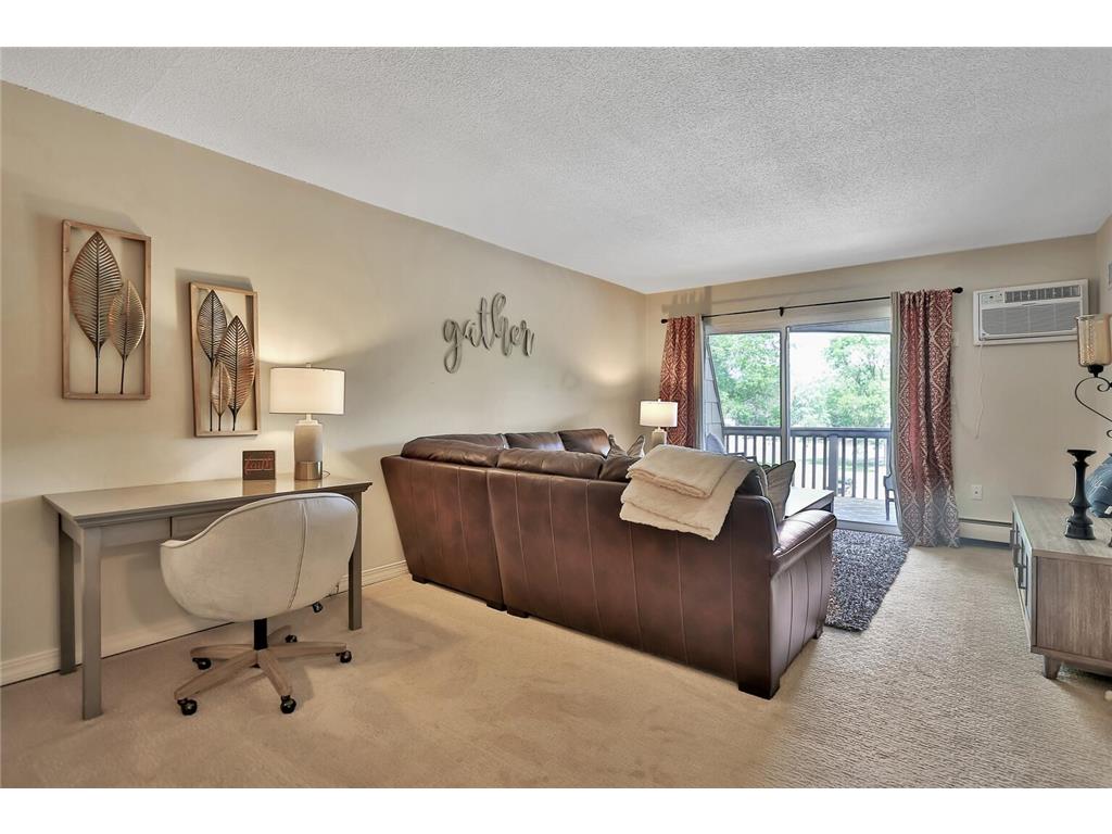2800 Hamline Avenue N #320 Roseville MN 55113 6553111 image1