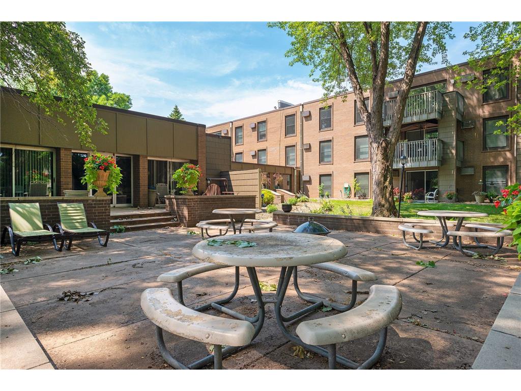 2800 Hamline Avenue N 326, Roseville, MN, 55113 MLS 6559443 Edina