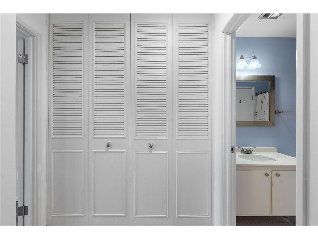 2800 Hamline Avenue N #329 Roseville MN 55113 7045793 image32