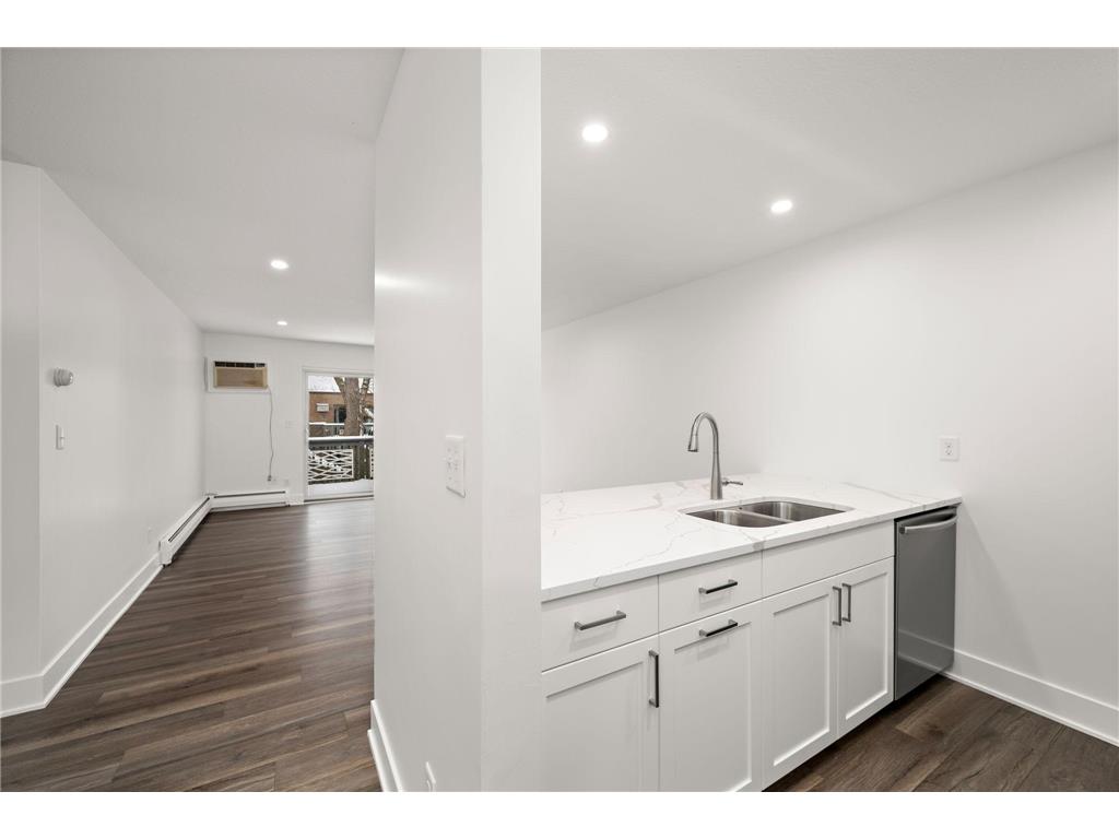 2800 Hamline Avenue N #332 Roseville MN 55113 6826468 image16