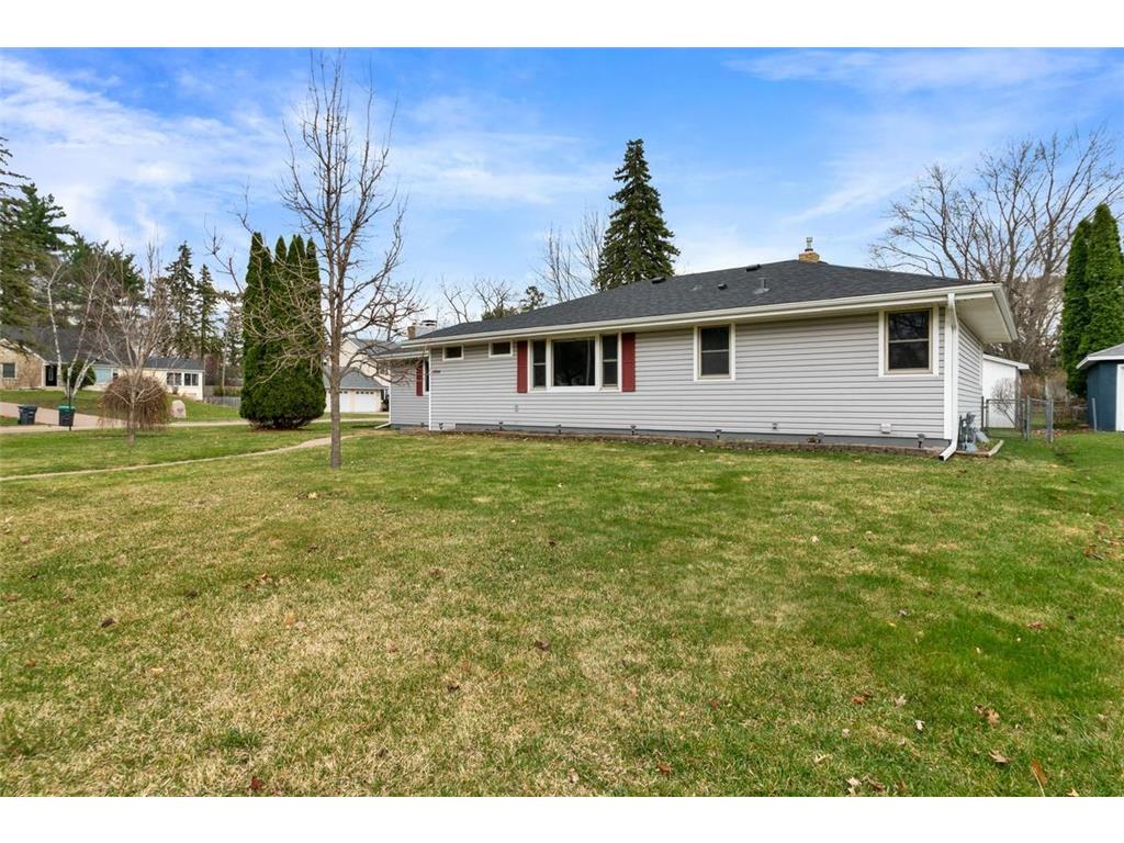 2800 Longview Drive North Saint Paul MN 55109 7053058 image1