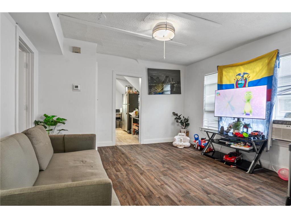 2802 Girard Avenue N Minneapolis MN 55411 6765267 image17