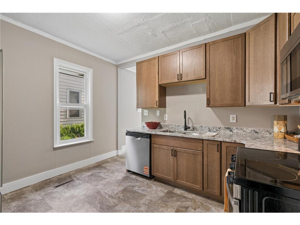 2803 Fremont Avenue N Minneapolis MN 55411 7084319 image10