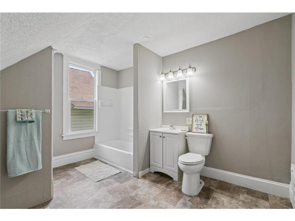 2803 Fremont Avenue N Minneapolis MN 55411 7084319 image15