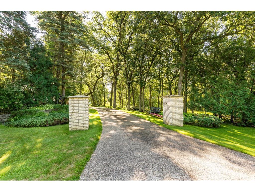 2807 Government Point Road NE Alexandria MN 56308 - Le Homme Dieu 7047405 image2