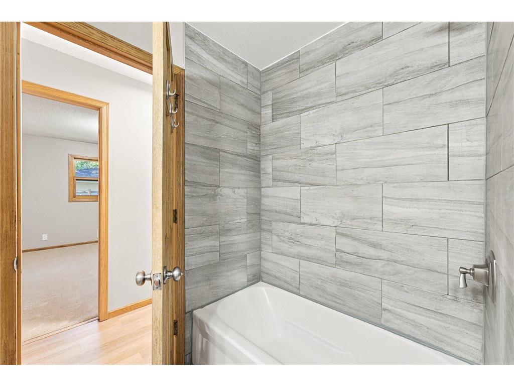 2808 Laport Drive Mounds View MN 55112 7095296 image35