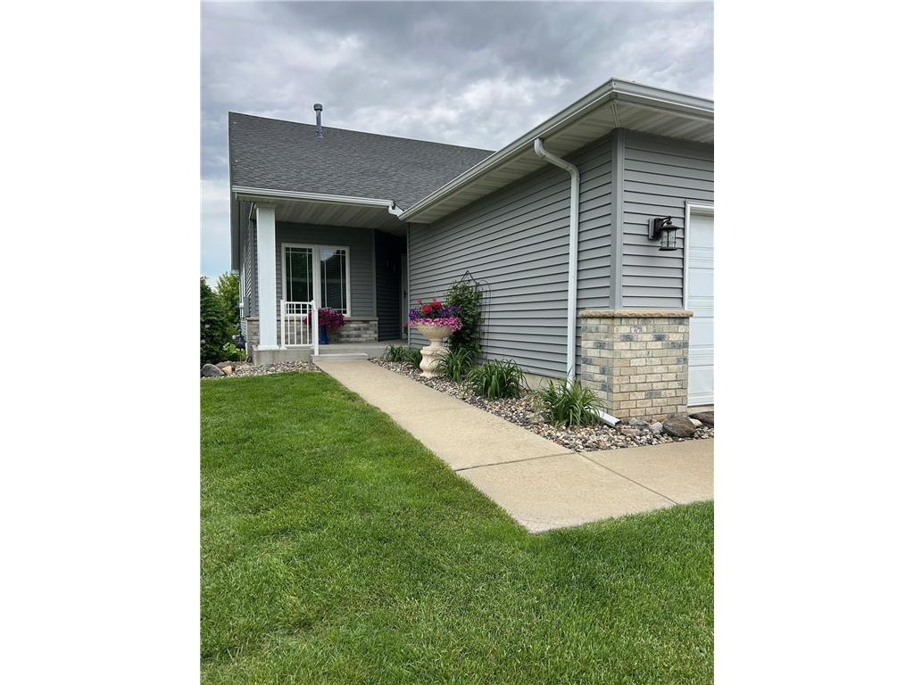 2808 Village Drive Faribault MN 55021 6733378 image1