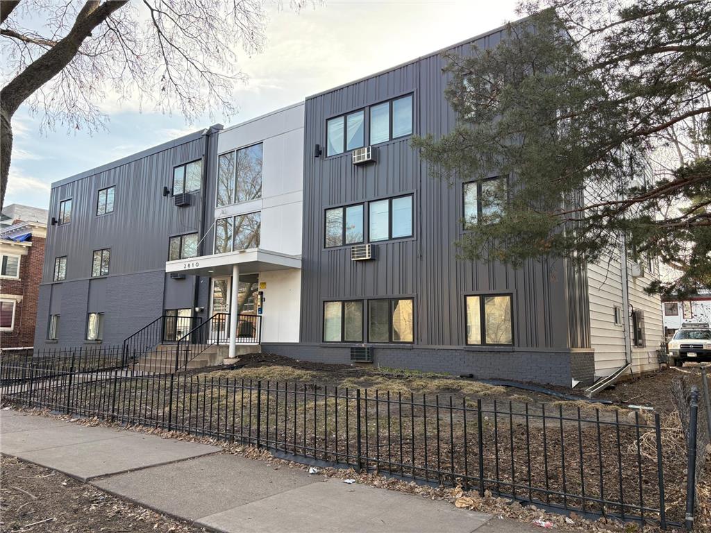 2810 Pleasant Avenue Minneapolis MN 55408 7043209 image1