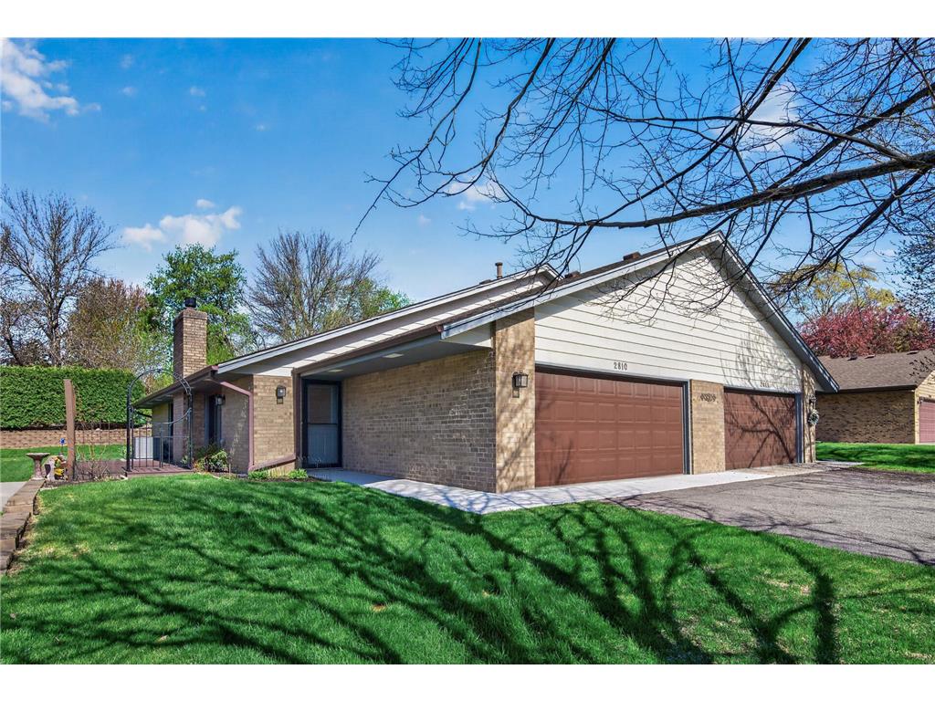 2810 Robinwood Way Woodbury MN 55125 7042407 image1