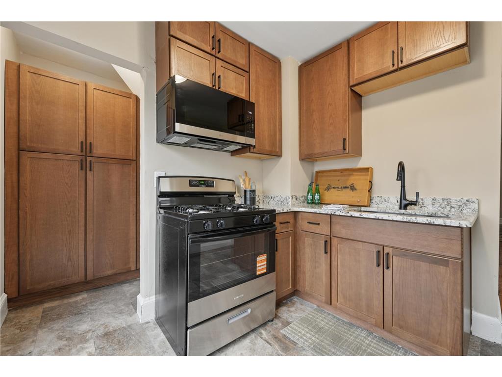 2811 Dupont Avenue N Minneapolis MN 55411 7043083 image10