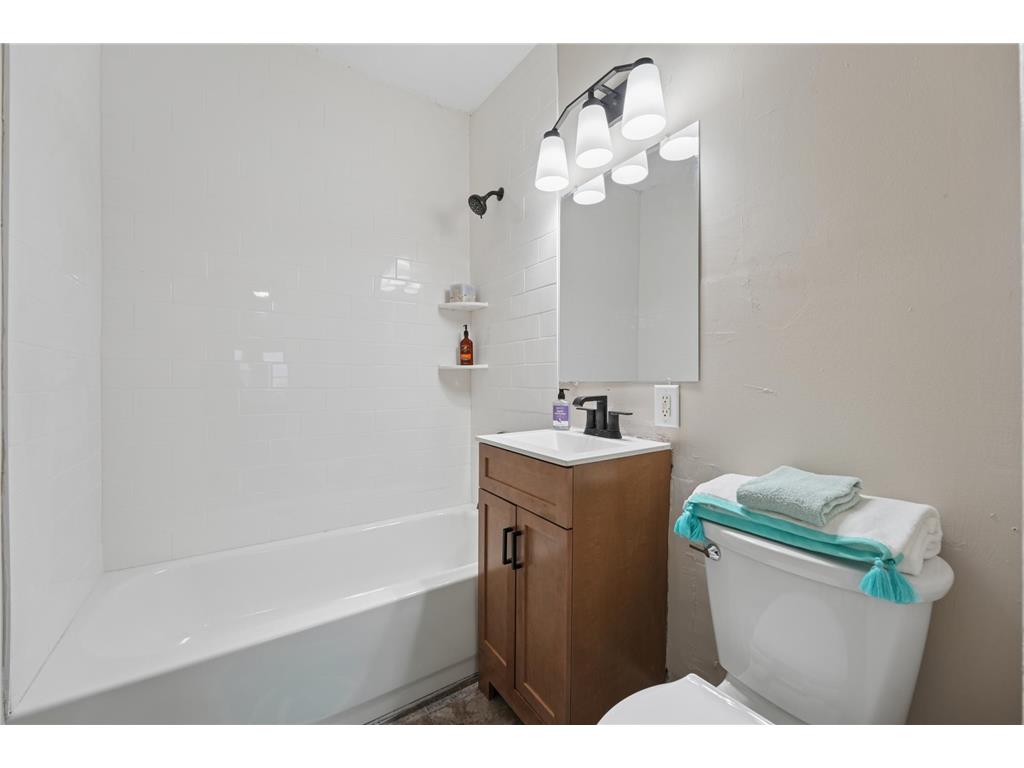 2811 Dupont Avenue N Minneapolis MN 55411 7043083 image13