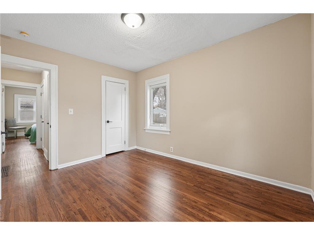 2811 Dupont Avenue N Minneapolis MN 55411 7043083 image15