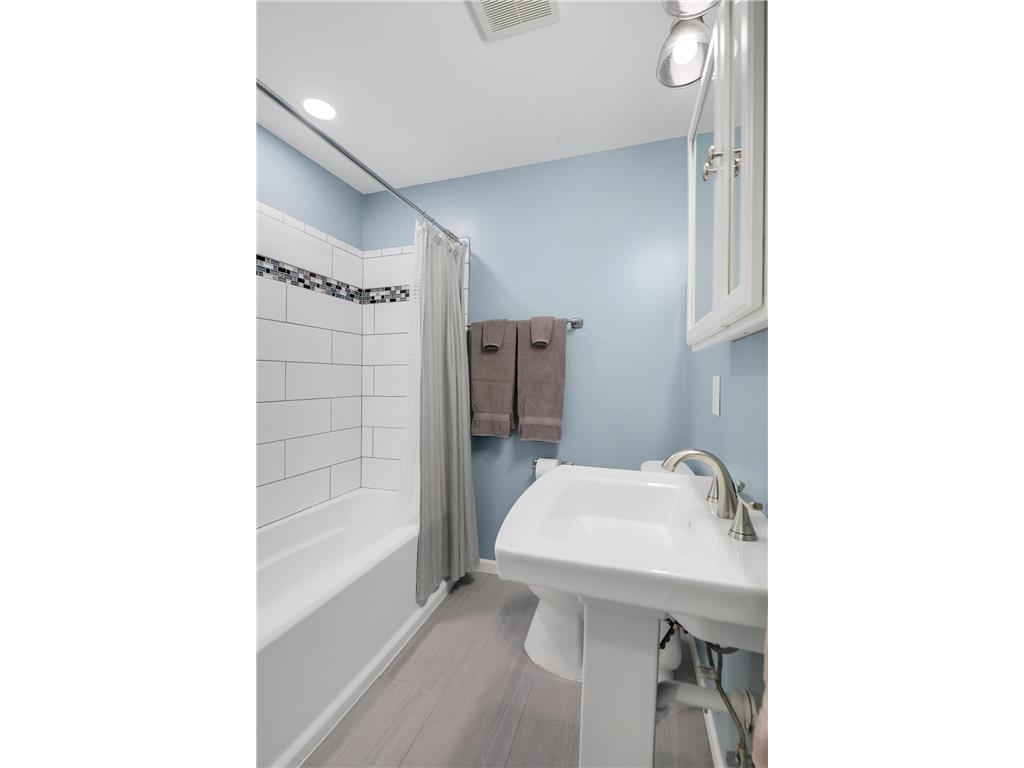 2812 W 71 1/2 Street Richfield MN 55423 7049430 image12